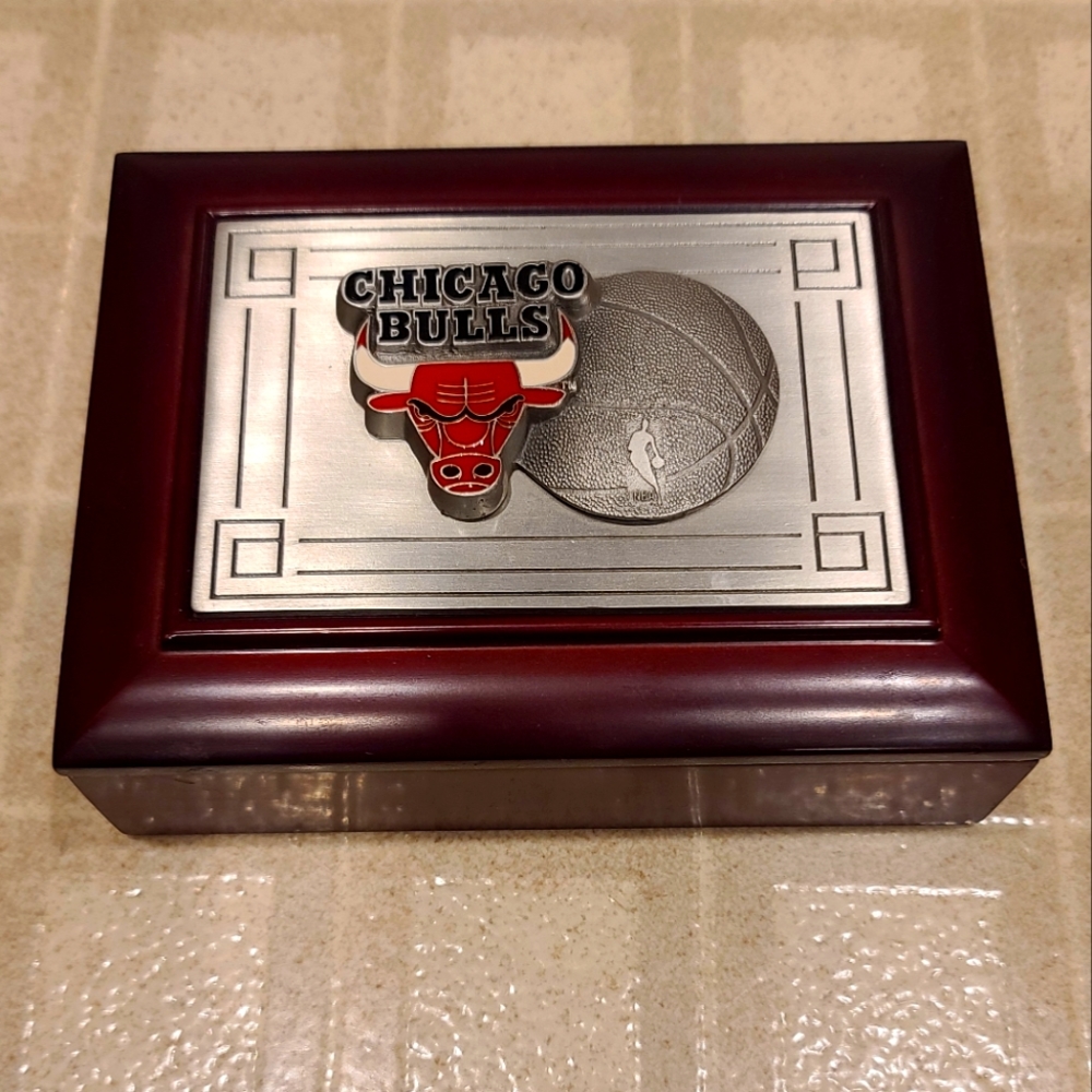 Chicago Bulls Basketball Sports Jewelry Trinket Box 7.25 x 5.5 x 2 inches